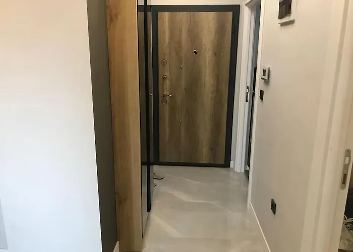 Ulasim Kolayligi Saglayan, Kiralik * Smirne